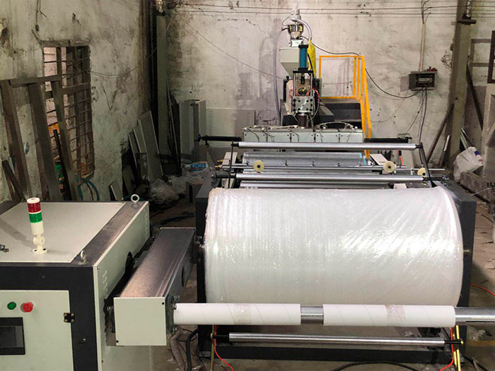 LSPE1500型緩沖復(fù)合PE氣泡膜機 全自動高速氣墊膜機 氣泡膜機器08