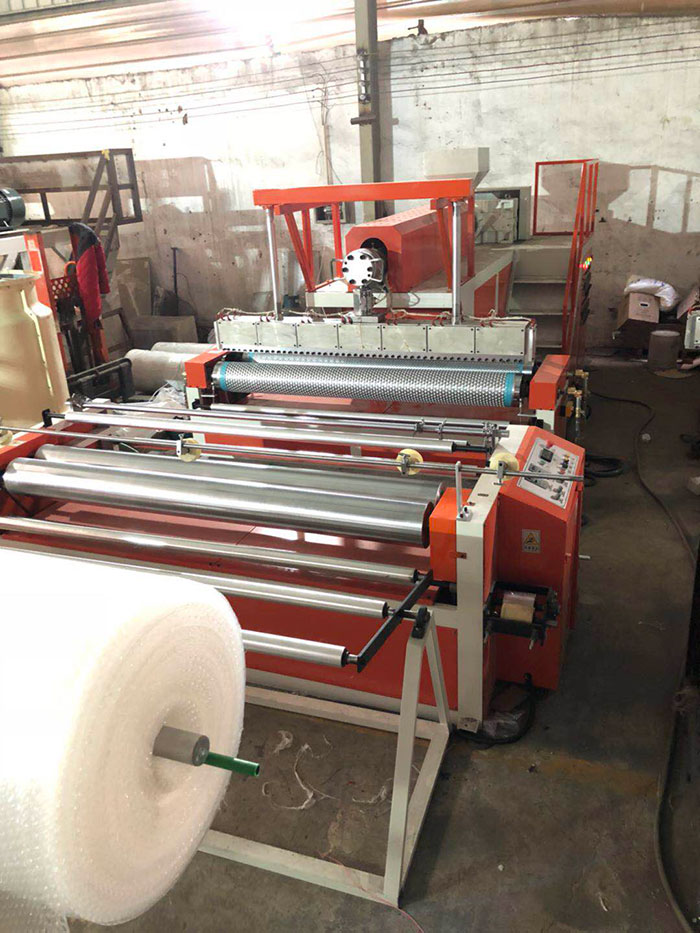 LSPE1500型緩沖復(fù)合PE氣泡膜機 全自動高速氣墊膜機 氣泡膜機器04