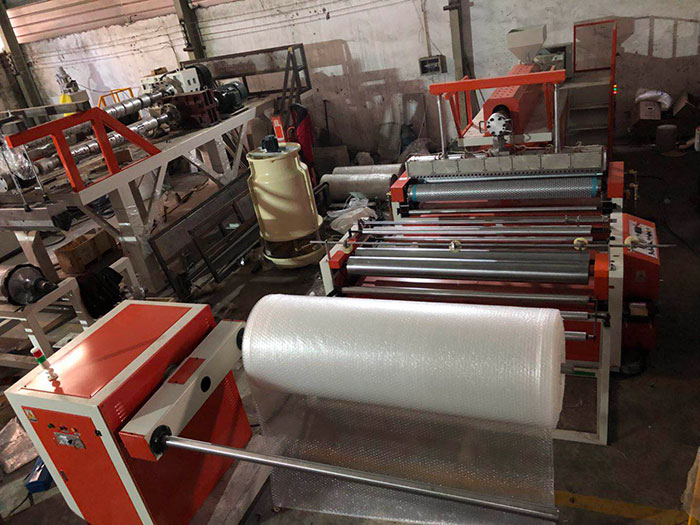 LSPE1500型緩沖復合PE氣泡膜機 全自動高速氣墊膜機 氣泡膜機器02